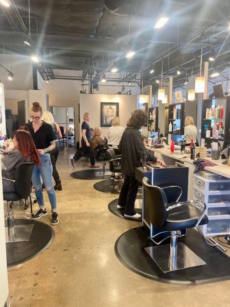 Salon 13500 in Farmers Branch
