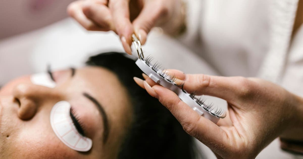 Lash Lift in Fort Worth: What It Is, Pricing, and How It Compares to Extensions