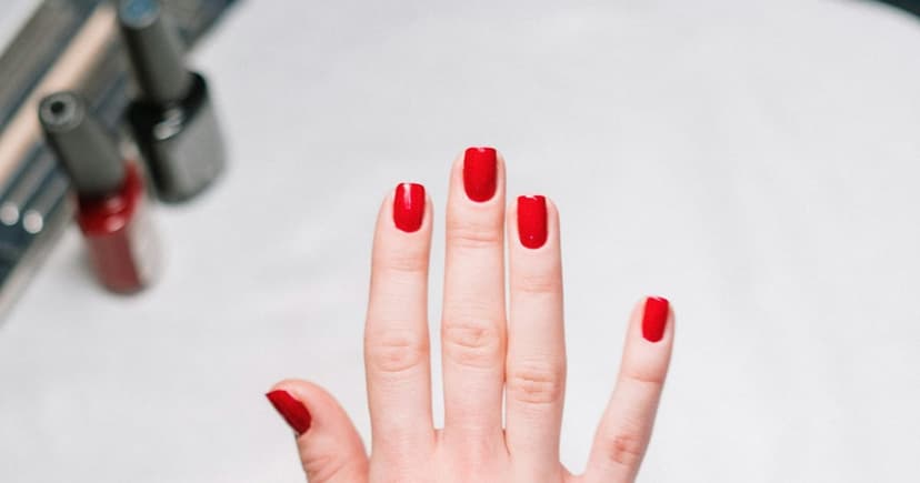 Dip Powder Nails vs. Gel: Which Lasts Longer and Costs Less?